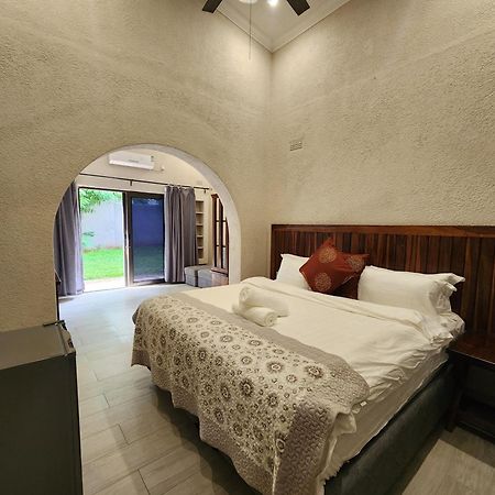 מפלי ויקטוריה Jacaranda Lodge מראה חיצוני תמונה