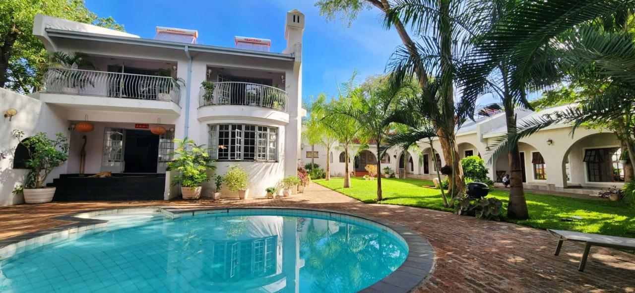 מפלי ויקטוריה Jacaranda Lodge מראה חיצוני תמונה