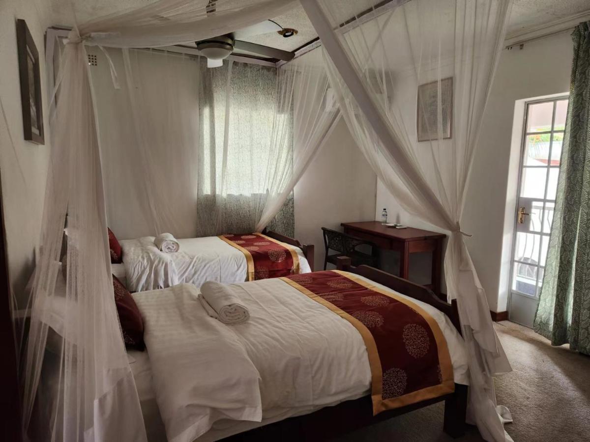 מפלי ויקטוריה Jacaranda Lodge מראה חיצוני תמונה