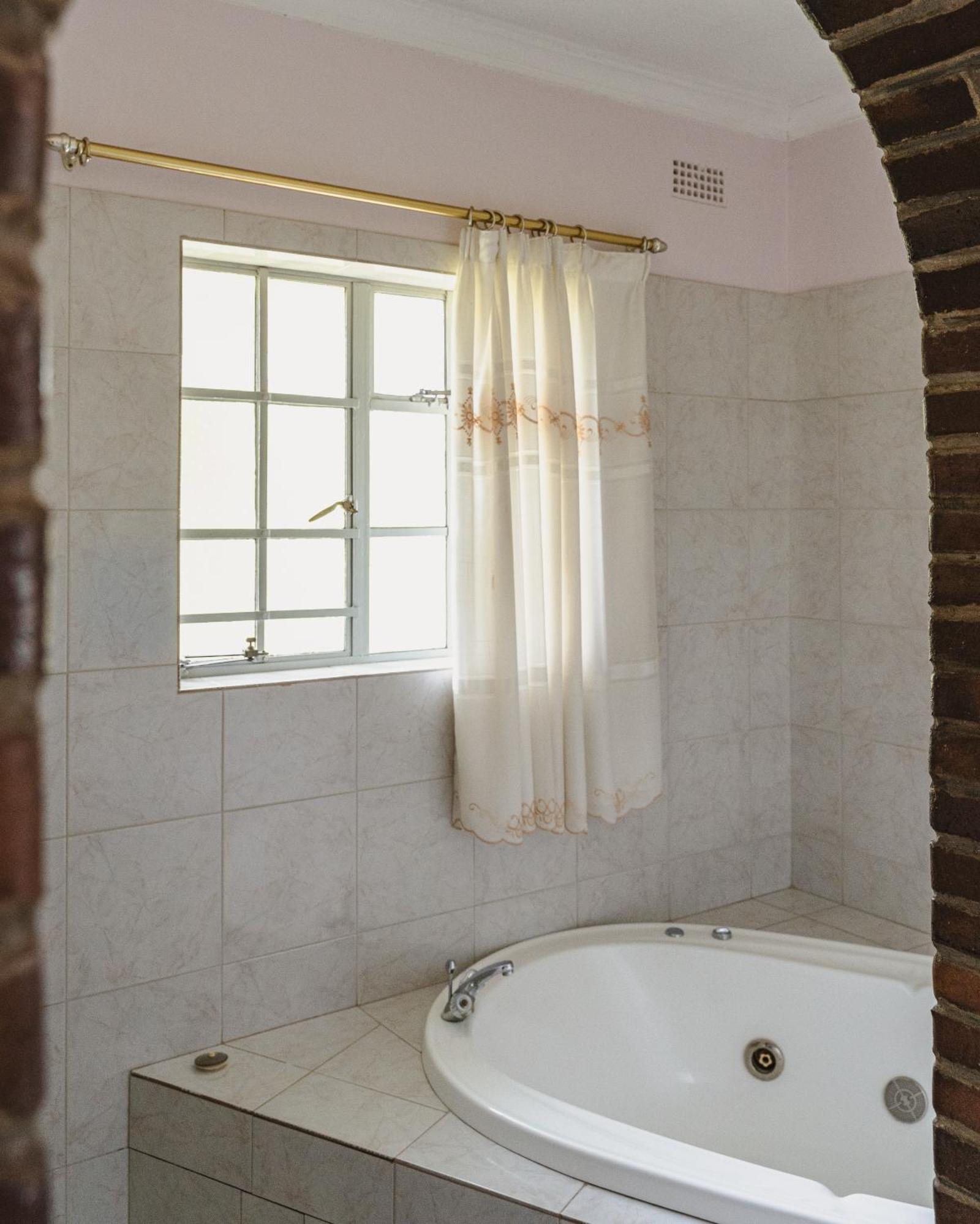 מפלי ויקטוריה Jacaranda Lodge מראה חיצוני תמונה