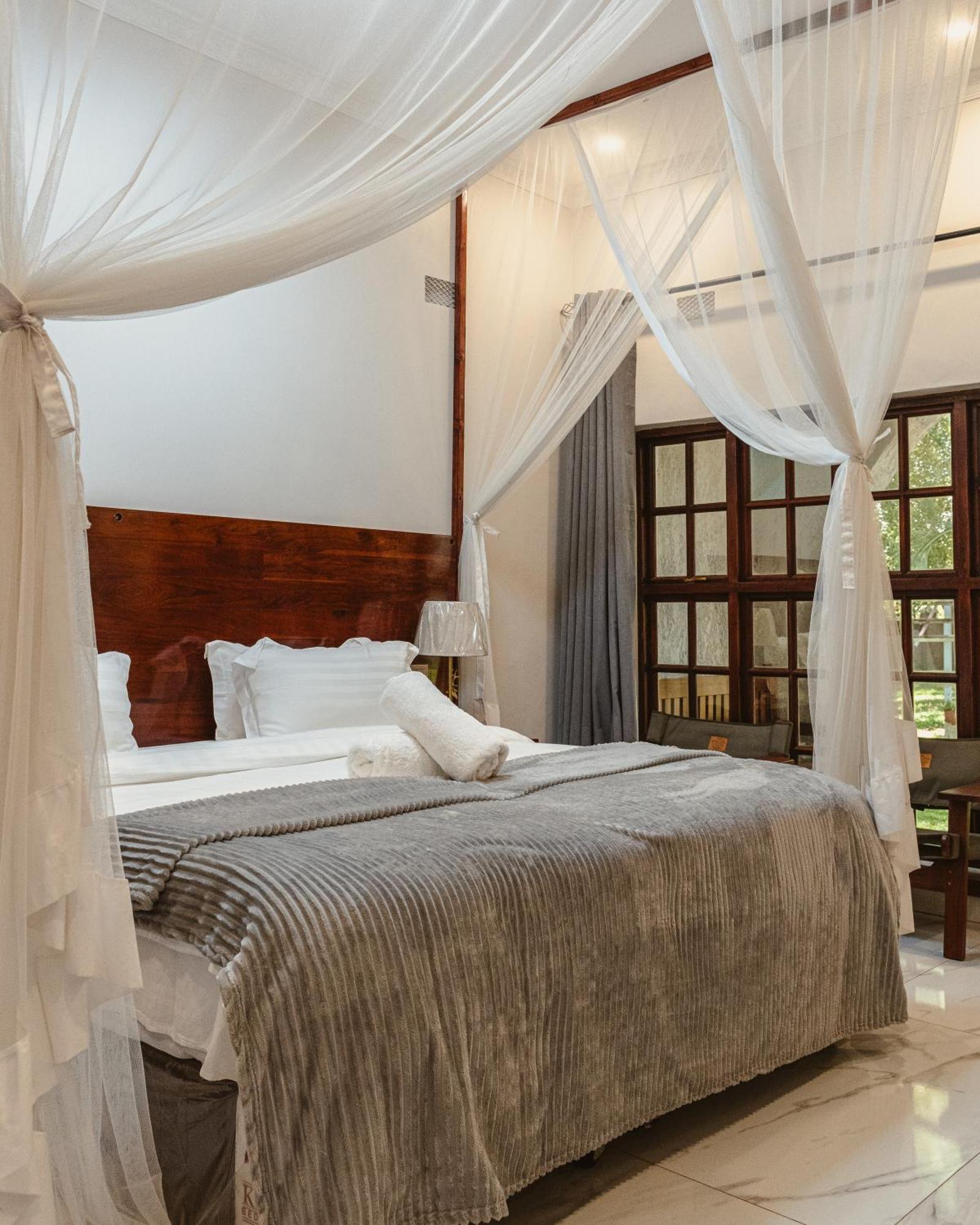 מפלי ויקטוריה Jacaranda Lodge מראה חיצוני תמונה