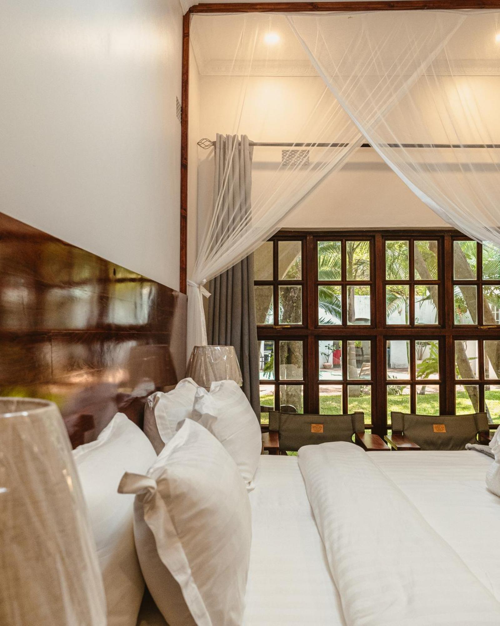 מפלי ויקטוריה Jacaranda Lodge מראה חיצוני תמונה