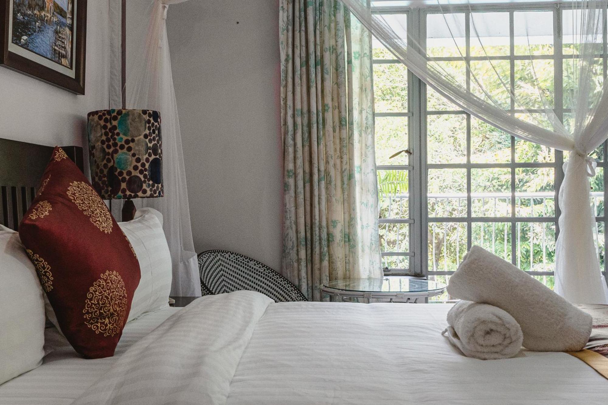 מפלי ויקטוריה Jacaranda Lodge מראה חיצוני תמונה
