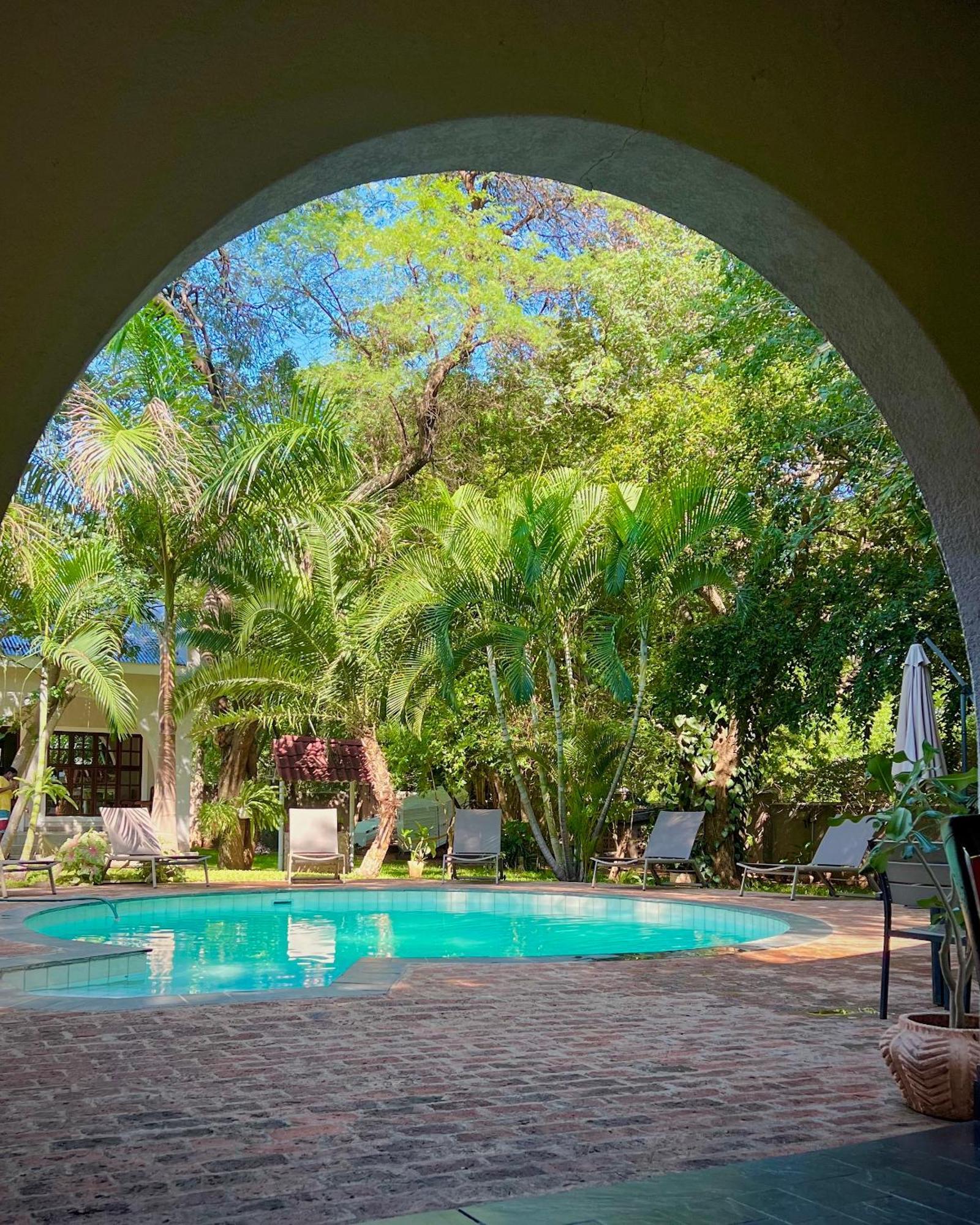 מפלי ויקטוריה Jacaranda Lodge מראה חיצוני תמונה
